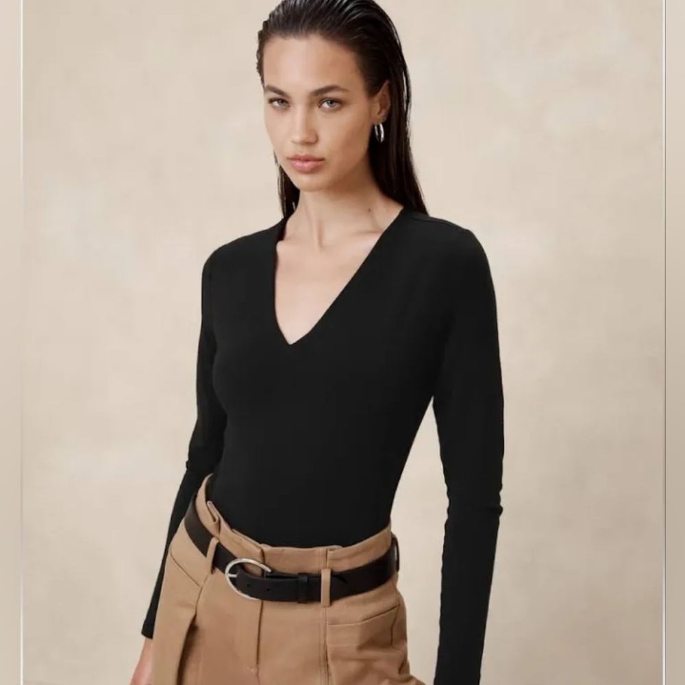 NWT - Banana Republic Soft Stretch V-Neck Black Bodysuit - Size XL